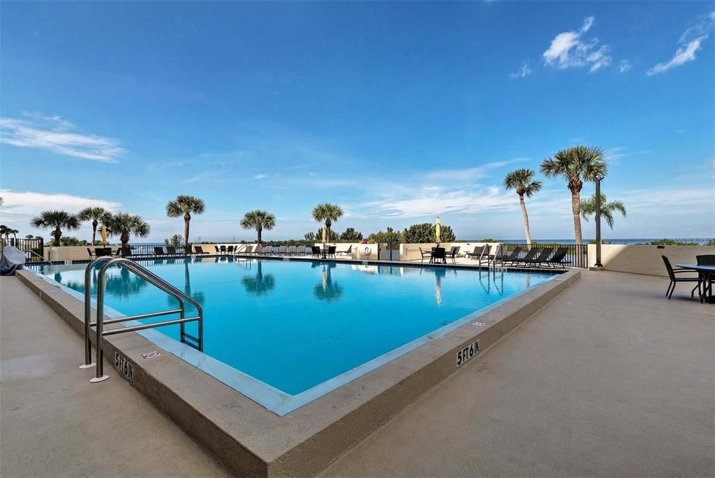 For Sale: $214,000 (1 beds, 1 baths, 733 Square Feet)