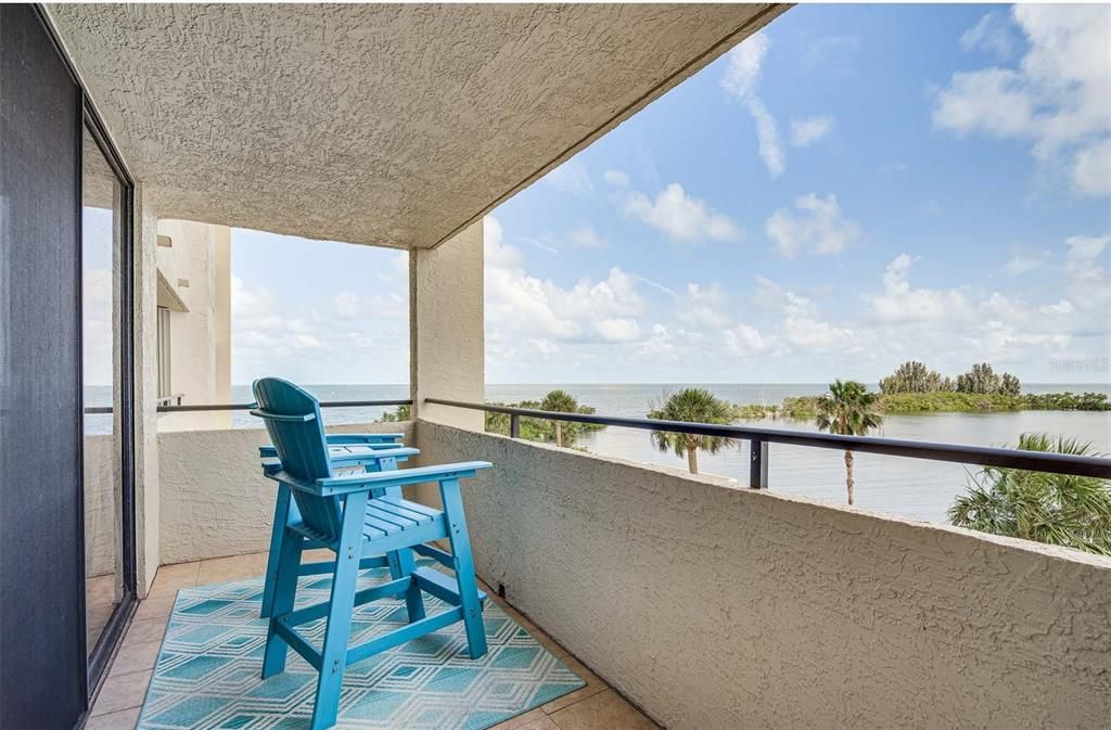For Sale: $214,000 (1 beds, 1 baths, 733 Square Feet)