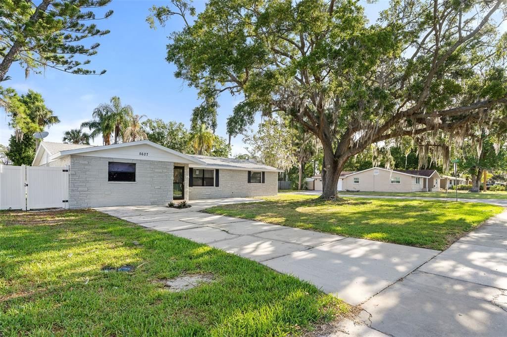 For Sale: $300,000 (4 beds, 2 baths, 1565 Square Feet)