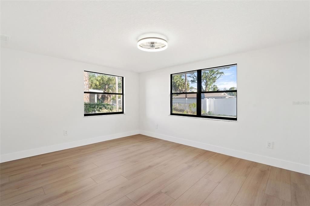 For Sale: $300,000 (4 beds, 2 baths, 1565 Square Feet)
