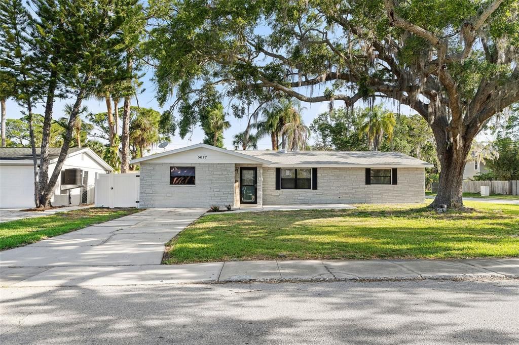 For Sale: $300,000 (4 beds, 2 baths, 1565 Square Feet)