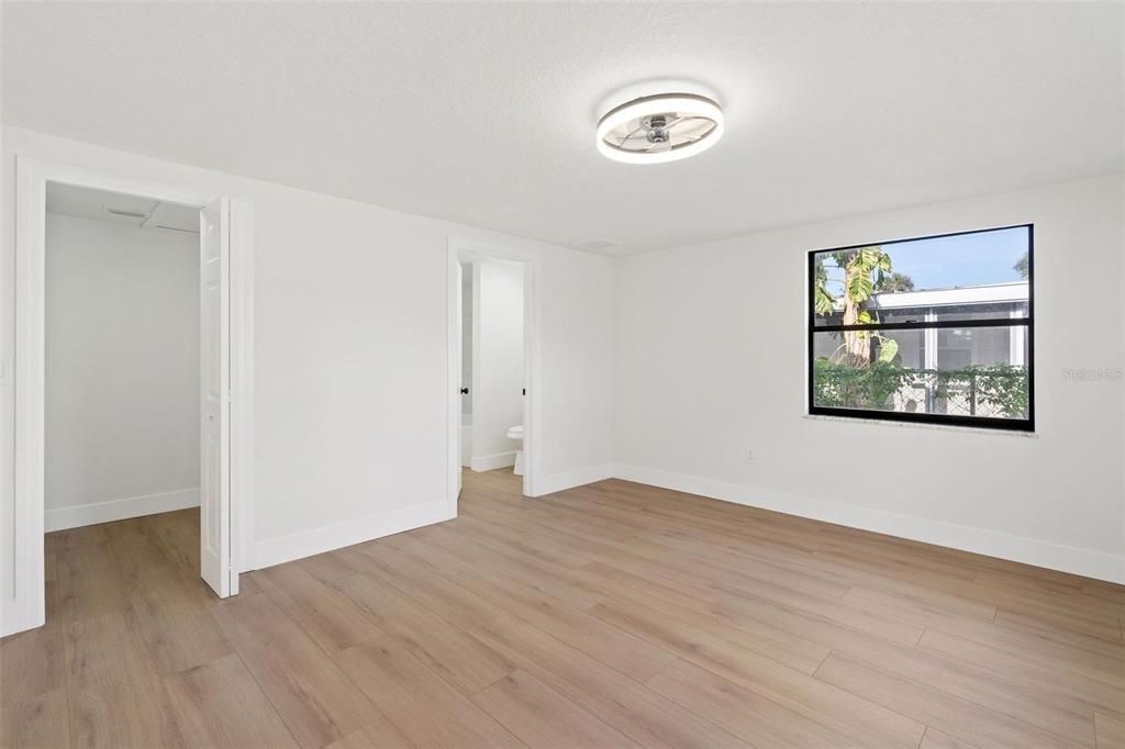 For Sale: $300,000 (4 beds, 2 baths, 1565 Square Feet)