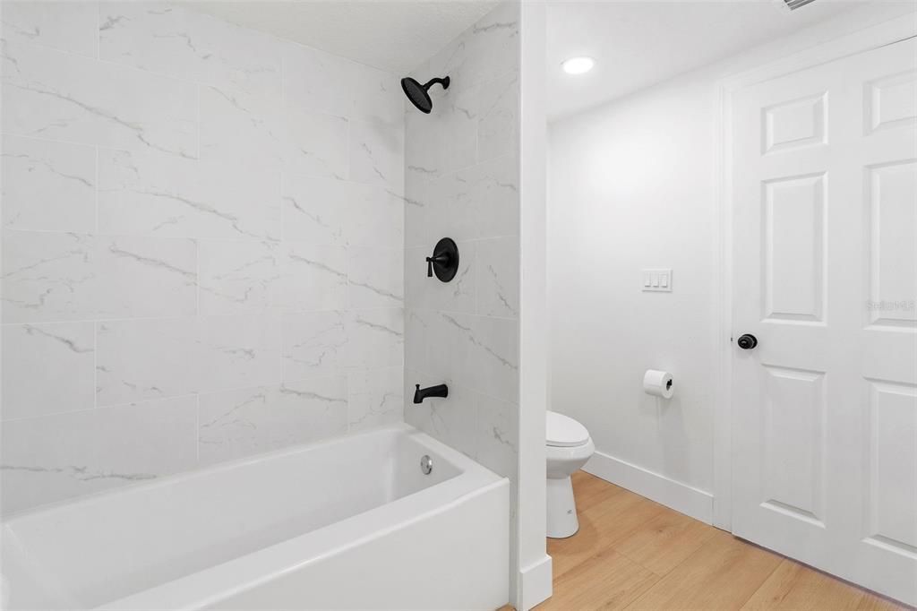For Sale: $300,000 (4 beds, 2 baths, 1565 Square Feet)