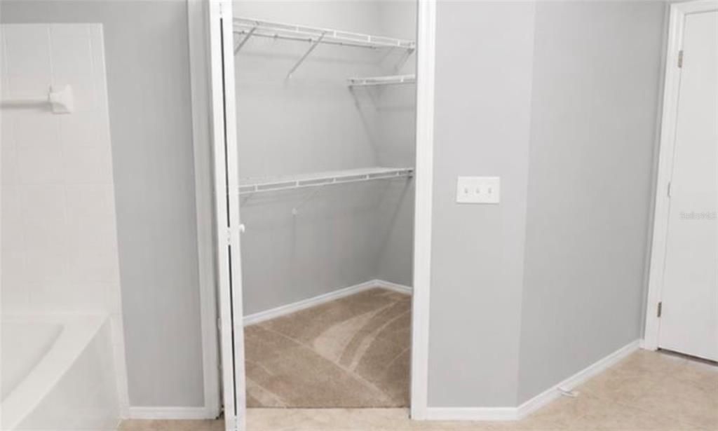 For Sale: $159,000 (1 beds, 1 baths, 837 Square Feet)