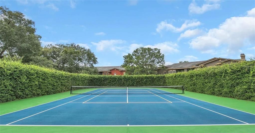 For Sale: $159,000 (1 beds, 1 baths, 837 Square Feet)