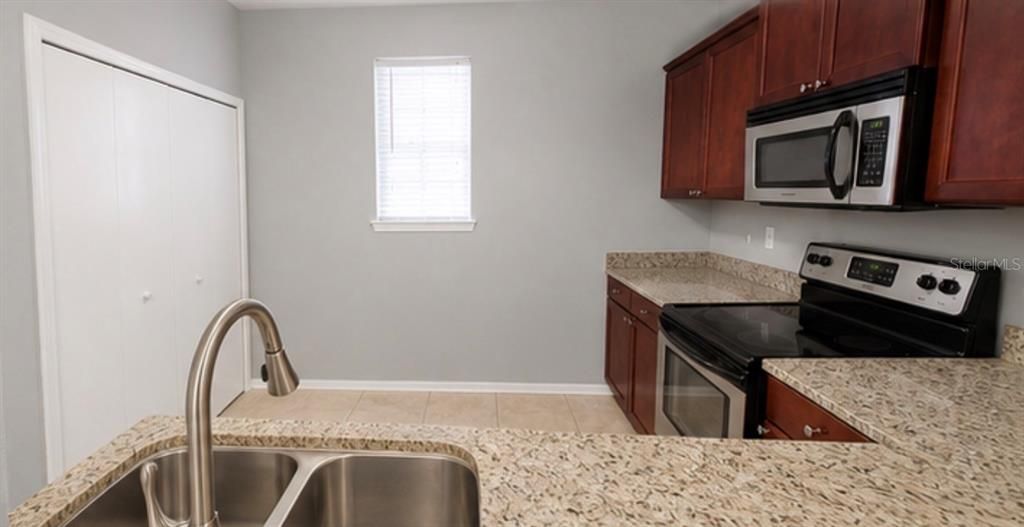 For Sale: $159,000 (1 beds, 1 baths, 837 Square Feet)