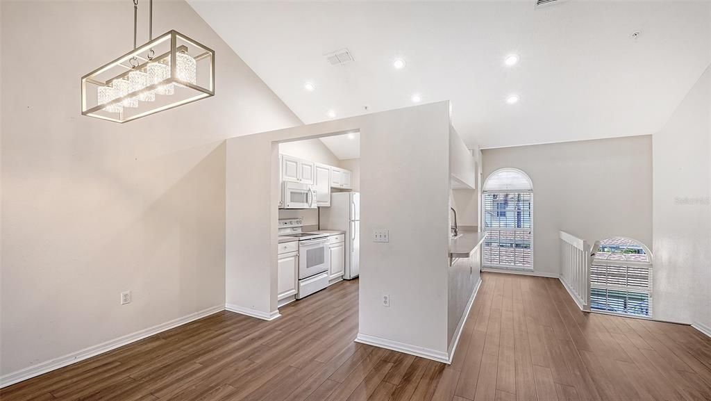 Activo con contrato: $325,000 (3 camas, 2 baños, 1604 Pies cuadrados)