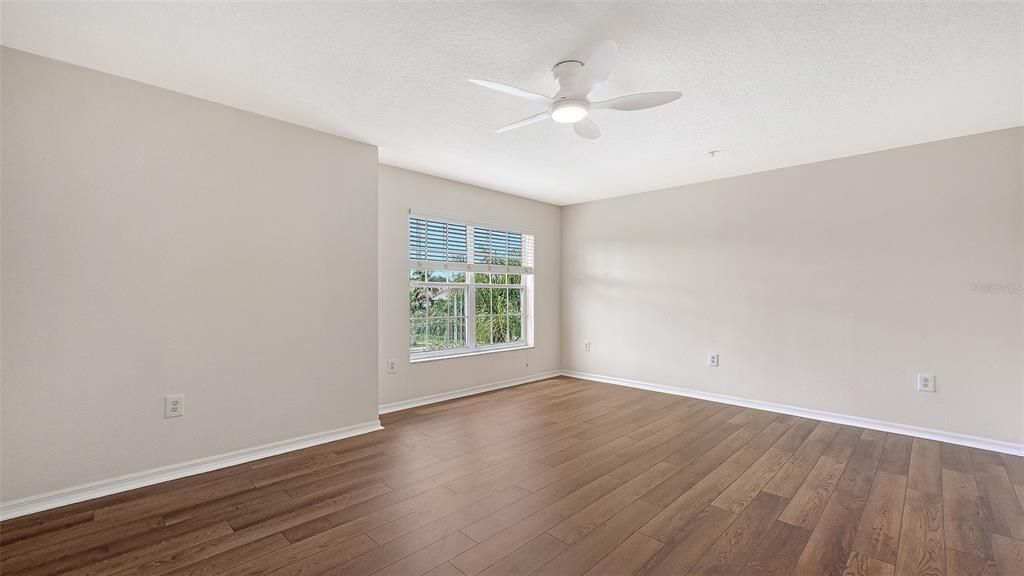Activo con contrato: $325,000 (3 camas, 2 baños, 1604 Pies cuadrados)