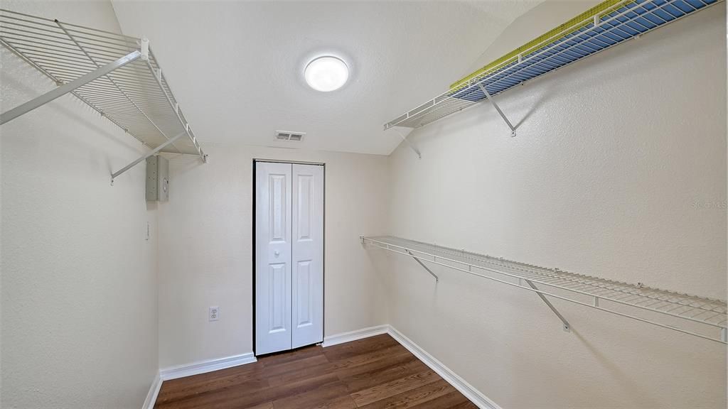 Activo con contrato: $325,000 (3 camas, 2 baños, 1604 Pies cuadrados)