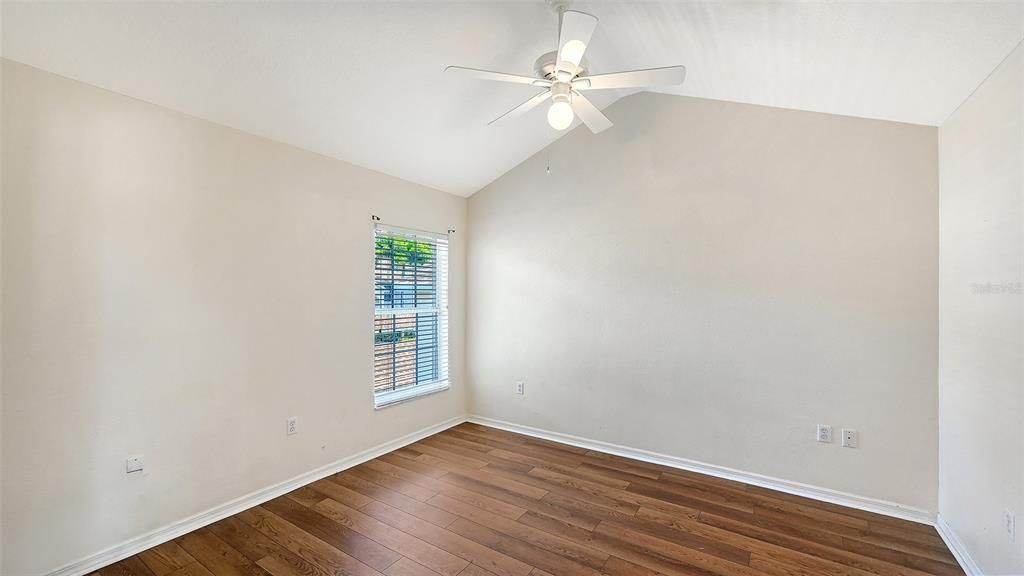 Activo con contrato: $325,000 (3 camas, 2 baños, 1604 Pies cuadrados)