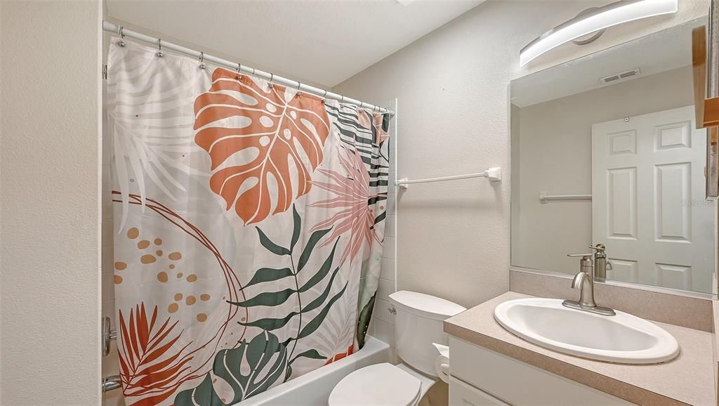 Activo con contrato: $325,000 (3 camas, 2 baños, 1604 Pies cuadrados)
