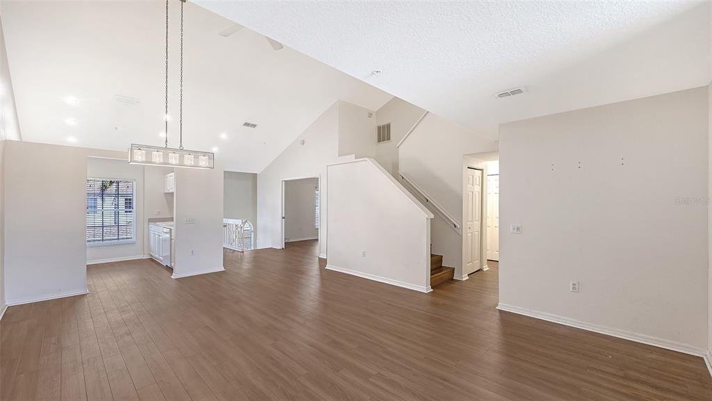 Activo con contrato: $325,000 (3 camas, 2 baños, 1604 Pies cuadrados)