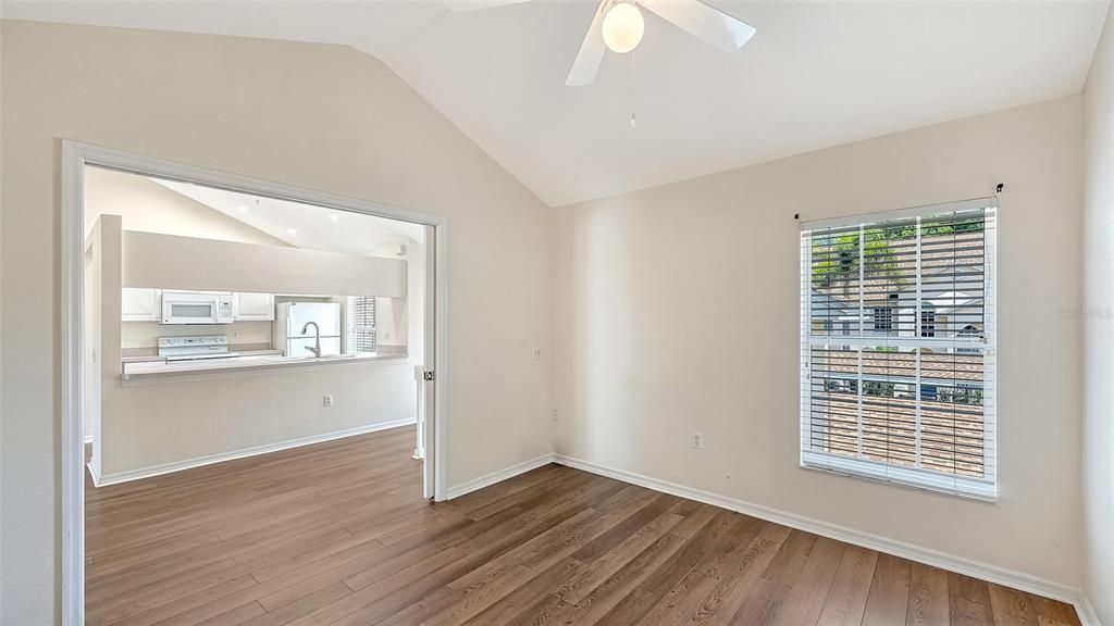 Activo con contrato: $325,000 (3 camas, 2 baños, 1604 Pies cuadrados)