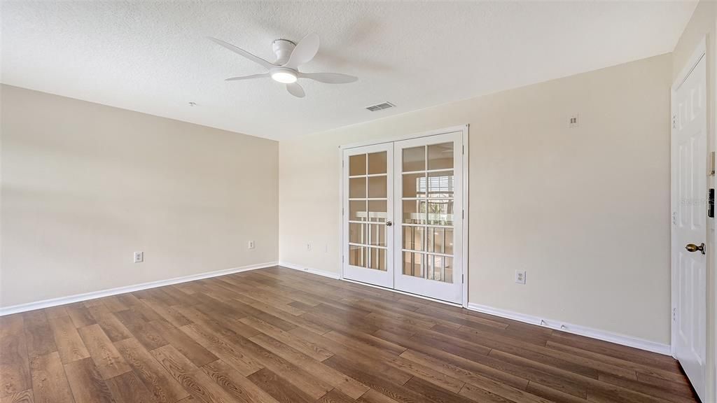 Activo con contrato: $325,000 (3 camas, 2 baños, 1604 Pies cuadrados)