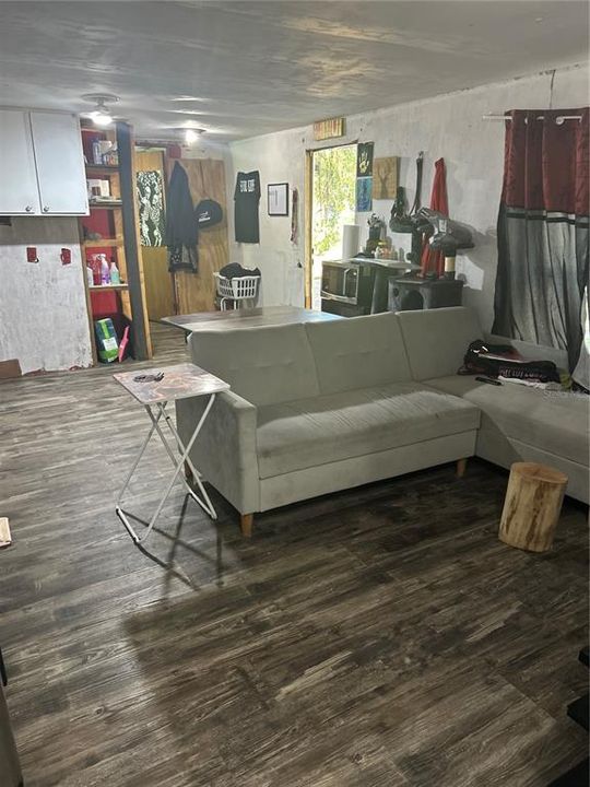 For Sale: $72,000 (2 beds, 1 baths, 560 Square Feet)