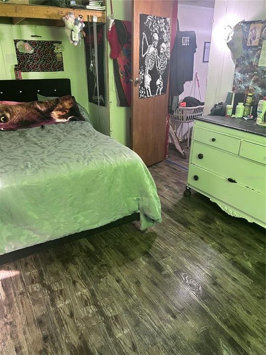 For Sale: $72,000 (2 beds, 1 baths, 560 Square Feet)