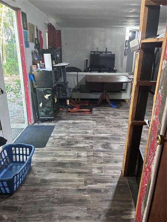 For Sale: $72,000 (2 beds, 1 baths, 560 Square Feet)