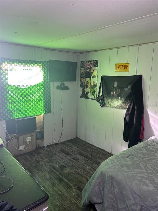 For Sale: $72,000 (2 beds, 1 baths, 560 Square Feet)