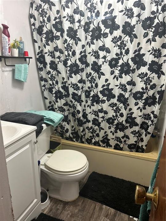 For Sale: $72,000 (2 beds, 1 baths, 560 Square Feet)