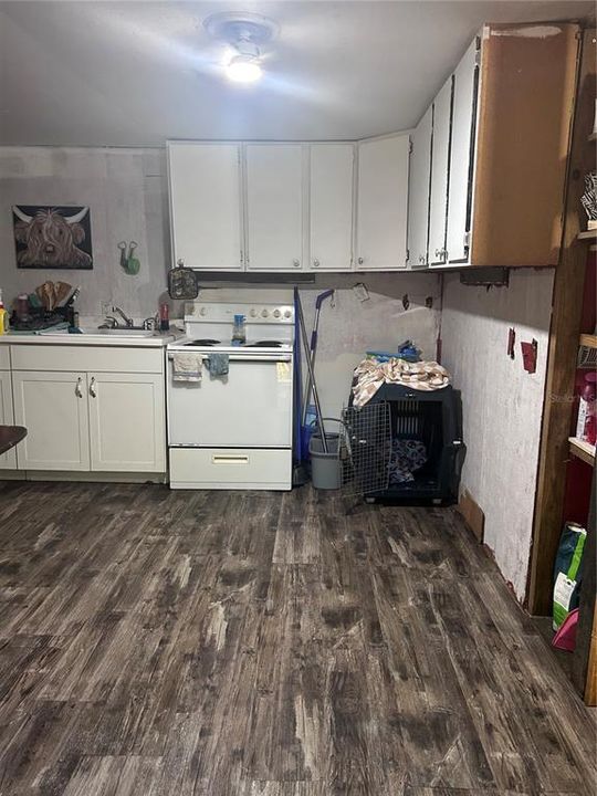 For Sale: $72,000 (2 beds, 1 baths, 560 Square Feet)