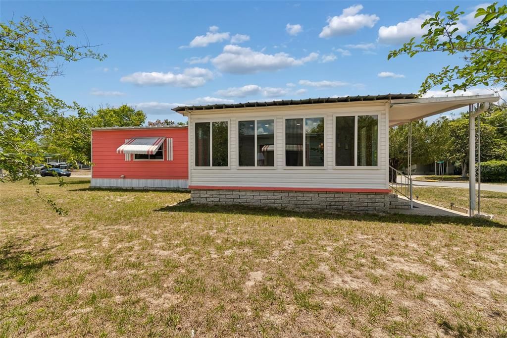 For Sale: $145,000 (2 beds, 2 baths, 1056 Square Feet)