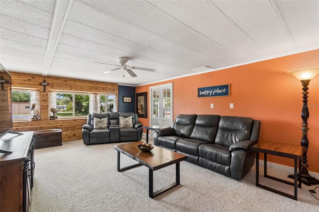 For Sale: $145,000 (2 beds, 2 baths, 1056 Square Feet)