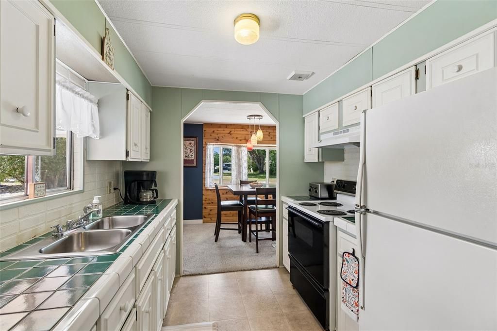 For Sale: $145,000 (2 beds, 2 baths, 1056 Square Feet)