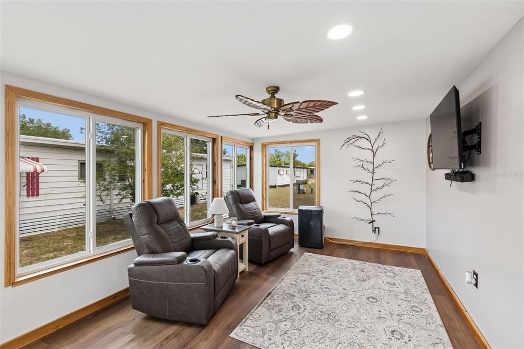 For Sale: $145,000 (2 beds, 2 baths, 1056 Square Feet)