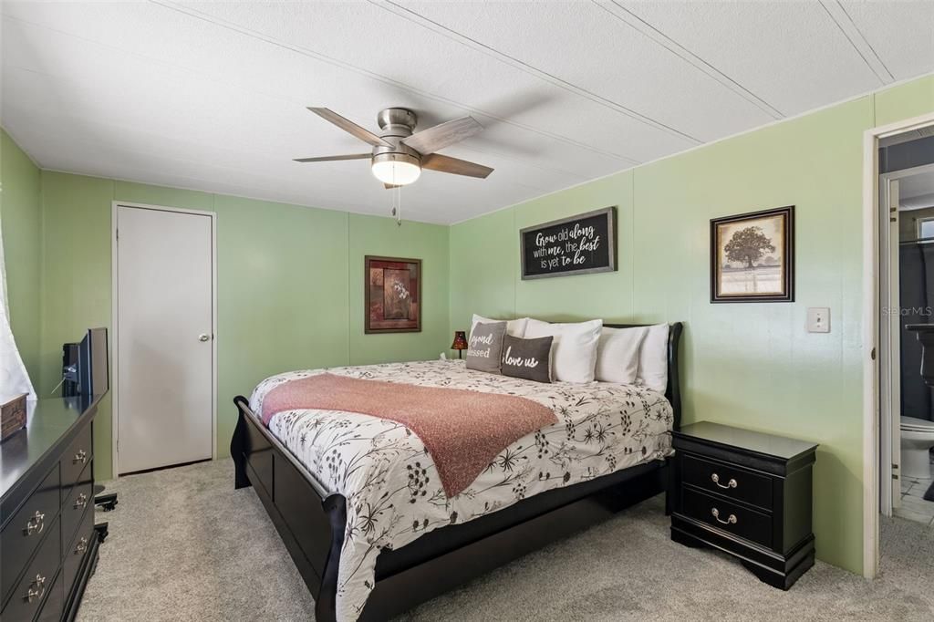 For Sale: $145,000 (2 beds, 2 baths, 1056 Square Feet)
