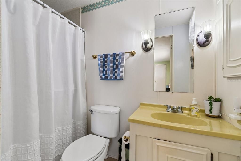 For Sale: $145,000 (2 beds, 2 baths, 1056 Square Feet)