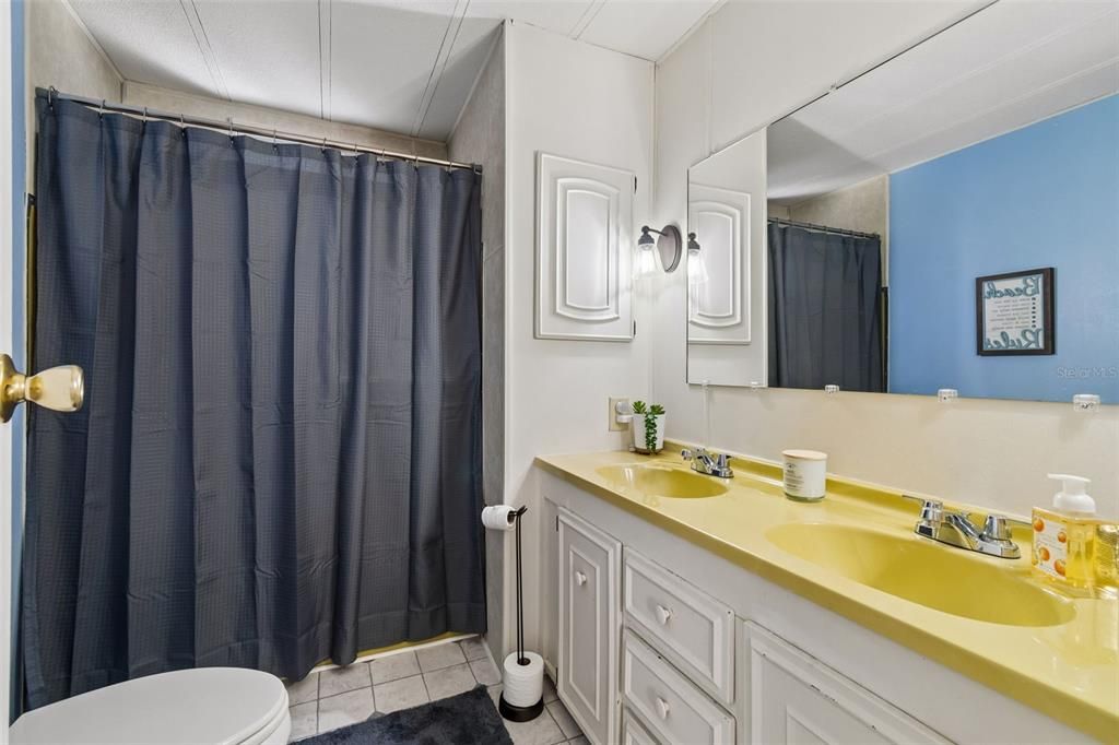 For Sale: $145,000 (2 beds, 2 baths, 1056 Square Feet)