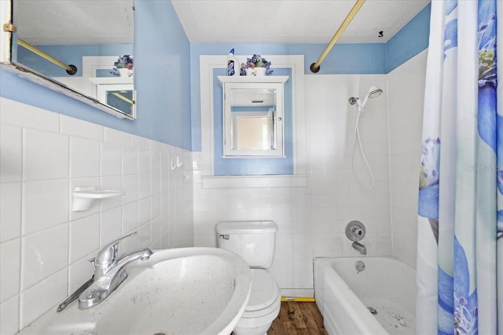 На продажу: $325,000 (2 спален, 2 ванн, 910 Квадратных фут)