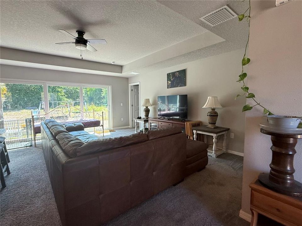 For Sale: $439,900 (4 beds, 3 baths, 1669 Square Feet)