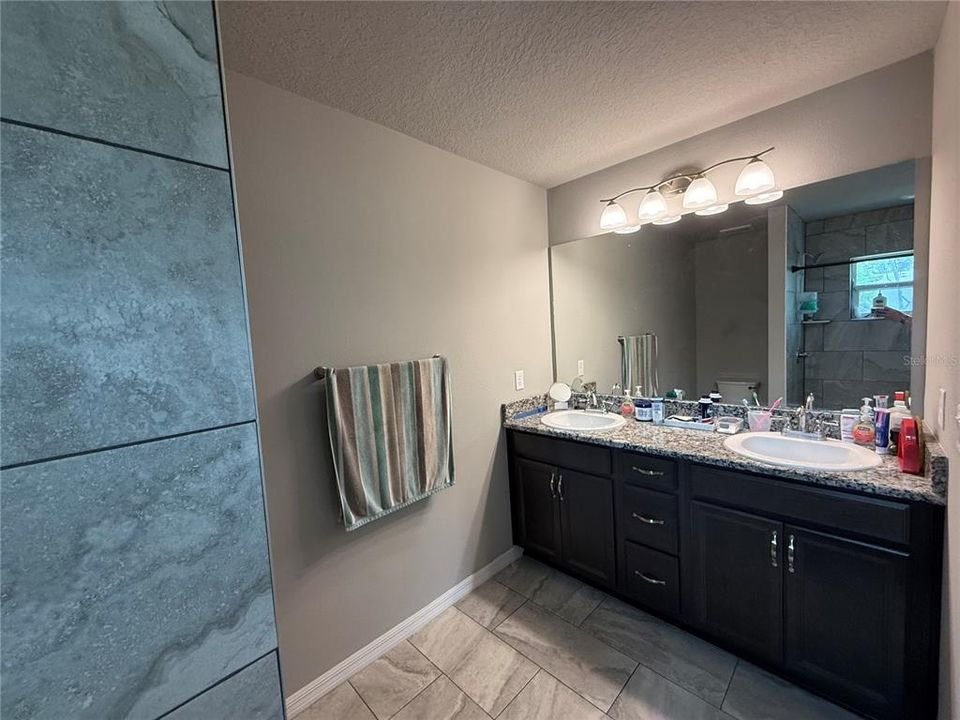 For Sale: $439,900 (4 beds, 3 baths, 1669 Square Feet)