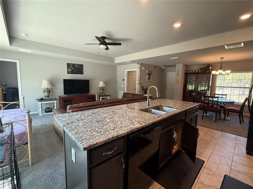 For Sale: $439,900 (4 beds, 3 baths, 1669 Square Feet)