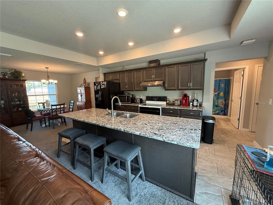 For Sale: $439,900 (4 beds, 3 baths, 1669 Square Feet)