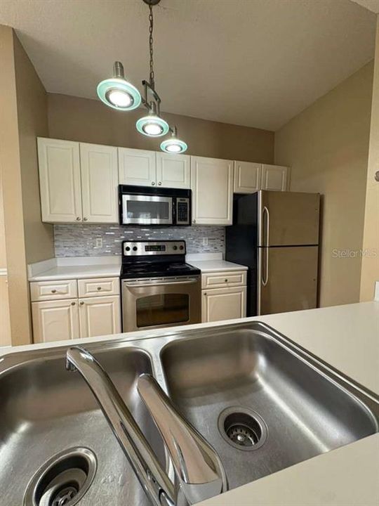 For Rent: $1,600 (1 beds, 1 baths, 753 Square Feet)