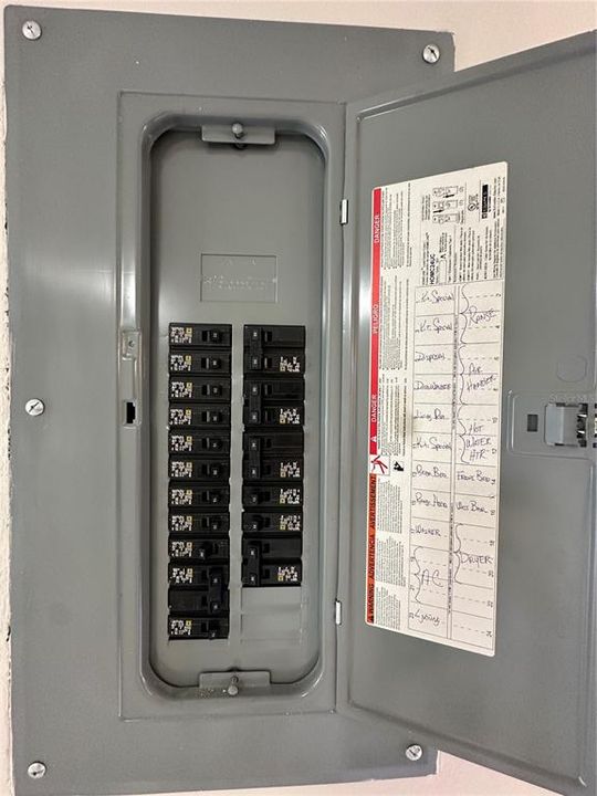 На продажу: $159,000 (2 спален, 1 ванн, 990 Квадратных фут)