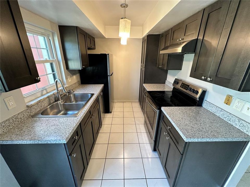На продажу: $159,000 (2 спален, 1 ванн, 990 Квадратных фут)