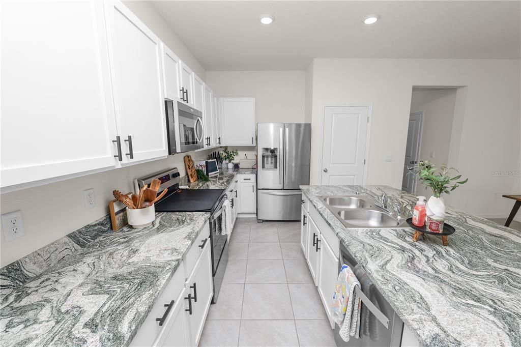 For Sale: $298,000 (3 beds, 2 baths, 1681 Square Feet)