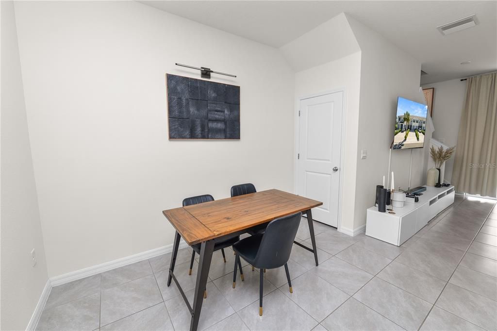 For Sale: $298,000 (3 beds, 2 baths, 1681 Square Feet)