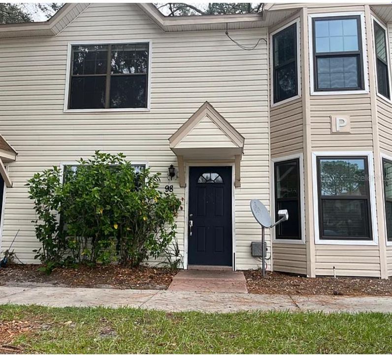 For Rent: $1,450 (2 beds, 1 baths, 896 Square Feet)