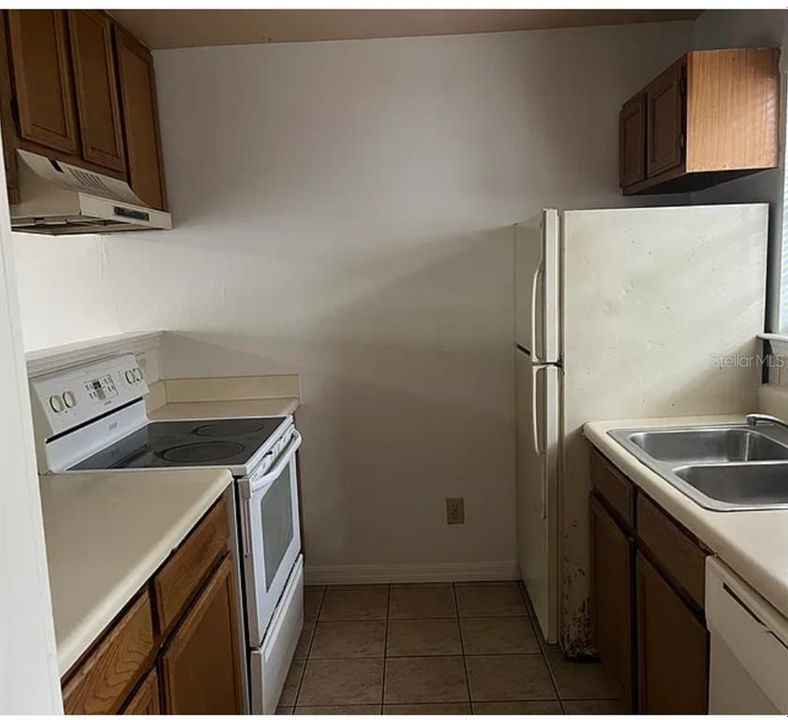 For Rent: $1,450 (2 beds, 1 baths, 896 Square Feet)