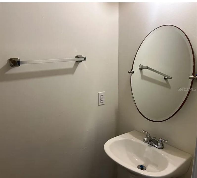 For Rent: $1,450 (2 beds, 1 baths, 896 Square Feet)