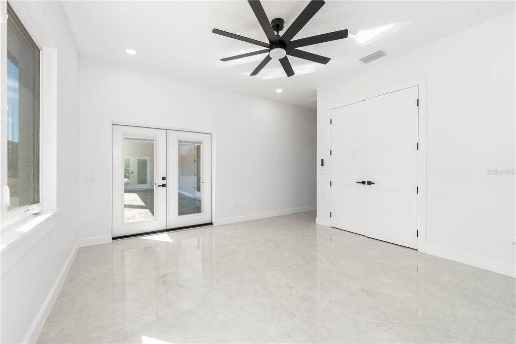 En Venta: $1,150,000 (4 camas, 3 baños, 3013 Pies cuadrados)