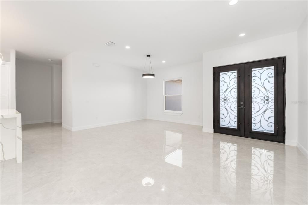 En Venta: $1,150,000 (4 camas, 3 baños, 3013 Pies cuadrados)