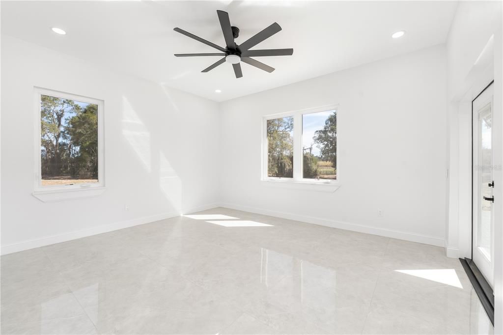 En Venta: $1,150,000 (4 camas, 3 baños, 3013 Pies cuadrados)