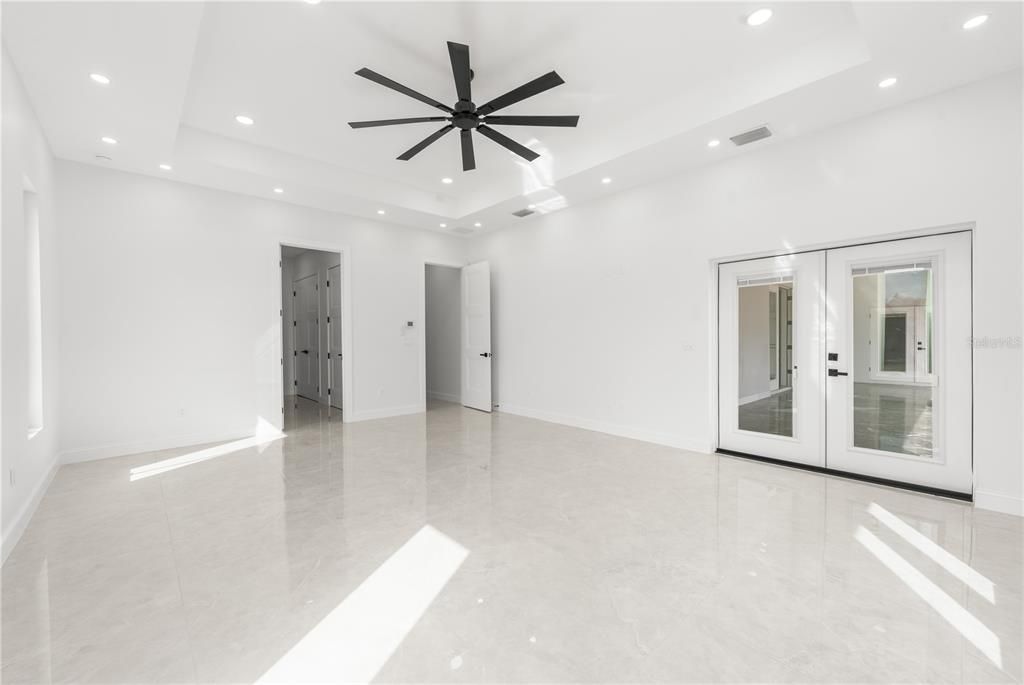 En Venta: $1,150,000 (4 camas, 3 baños, 3013 Pies cuadrados)