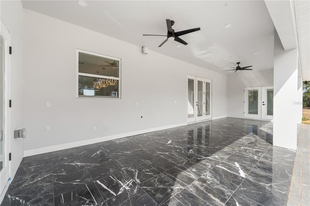 En Venta: $1,150,000 (4 camas, 3 baños, 3013 Pies cuadrados)