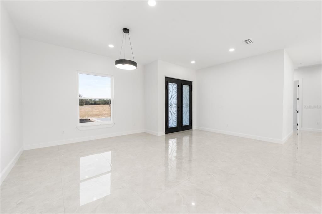 En Venta: $1,150,000 (4 camas, 3 baños, 3013 Pies cuadrados)